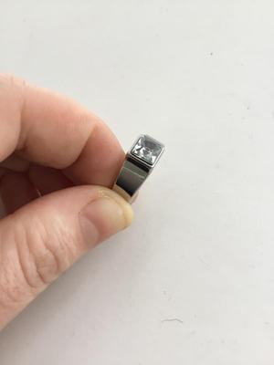 Unmarked beautiful fashion ring