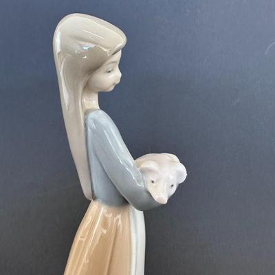 Lladro figurine 1011 "Little Girl with Pig"