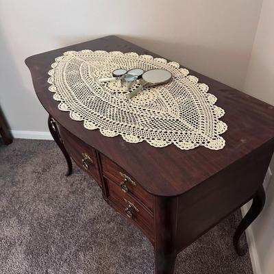 Beautiful Antique Oak Vanity with 5 drawers