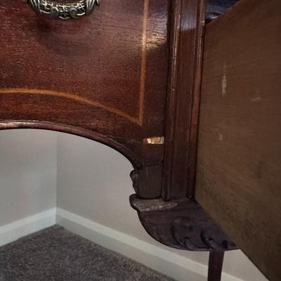 Beautiful Antique Oak Vanity with 5 drawers