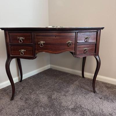 Beautiful Antique Oak Vanity with 5 drawers