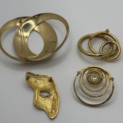 Stunning Beaded Necklaces, Golden Nugget Pendant, Bangles & More (ST-HS)