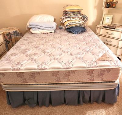 Lot #160 Queen Sears Elegance Ultra Mattress/Box Springs Set - Clean w/bedding