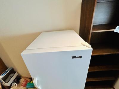 WOODS MID SIZE UPRIGHT FREEZER