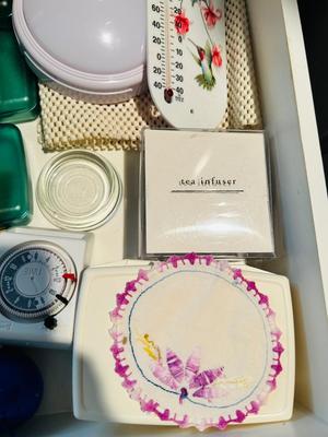 DRAWER FULL OF KITCHEN HELPERS