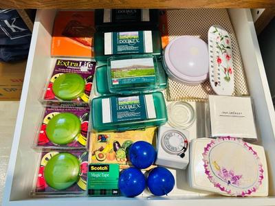 DRAWER FULL OF KITCHEN HELPERS