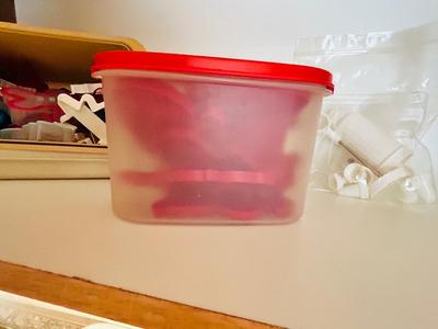 LIKE NEW COOKIE PASTRY PRESS, TUPPERWARE AND OTHER COOKIE CUTTERS