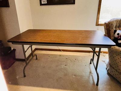 5 FOOT KRUEGER FOLDING TABLE
