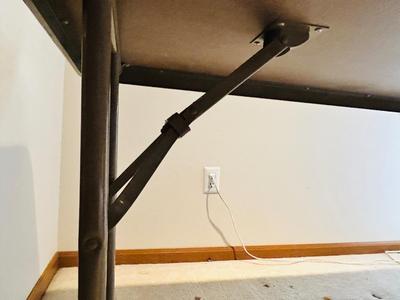 5 FOOT KRUEGER FOLDING TABLE