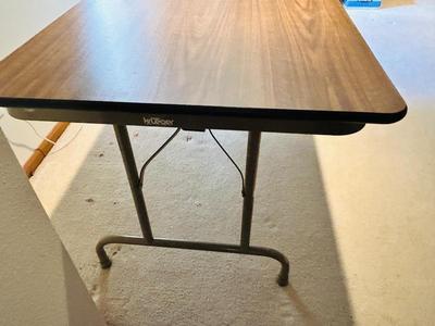 5 FOOT KRUEGER FOLDING TABLE