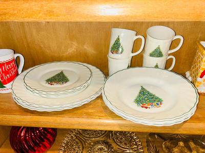 NOEL PORCELLE CHRISTMAS DISHES & AN ASSORTMENT OF CHRISTMAS KITCHEN ITEMS AND DECOR