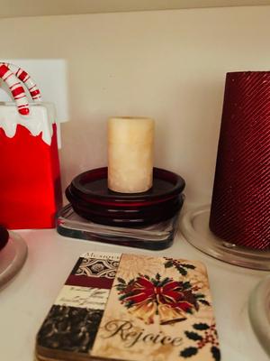 NOEL PORCELLE CHRISTMAS DISHES & AN ASSORTMENT OF CHRISTMAS KITCHEN ITEMS AND DECOR
