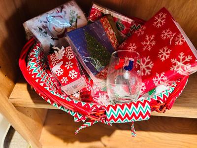 NOEL PORCELLE CHRISTMAS DISHES & AN ASSORTMENT OF CHRISTMAS KITCHEN ITEMS AND DECOR