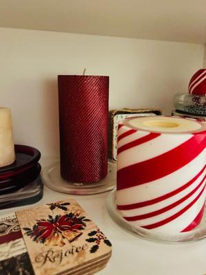 NOEL PORCELLE CHRISTMAS DISHES & AN ASSORTMENT OF CHRISTMAS KITCHEN ITEMS AND DECOR