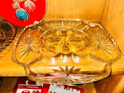 NOEL PORCELLE CHRISTMAS DISHES & AN ASSORTMENT OF CHRISTMAS KITCHEN ITEMS AND DECOR