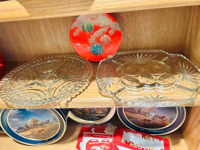 NOEL PORCELLE CHRISTMAS DISHES & AN ASSORTMENT OF CHRISTMAS KITCHEN ITEMS AND DECOR