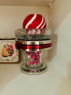NOEL PORCELLE CHRISTMAS DISHES & AN ASSORTMENT OF CHRISTMAS KITCHEN ITEMS AND DECOR