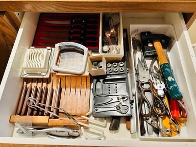 MISC KITCHEN DRAWER ITEMS