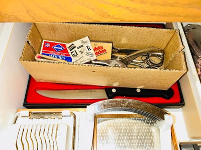 MISC KITCHEN DRAWER ITEMS