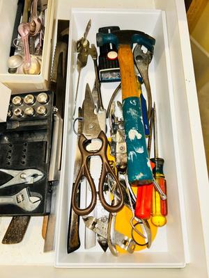 MISC KITCHEN DRAWER ITEMS