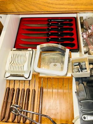 MISC KITCHEN DRAWER ITEMS