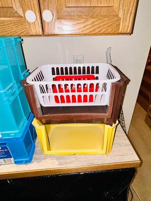 STORAGE TOTES AND BASKETS