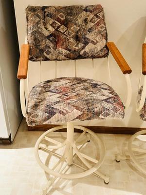 2 CUSHIONED SWIVEL BAR STOOLS