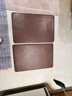 2 ANTI FATIGE MATS, 1-HAND WOVEN RUG, & 1 BATH RUG