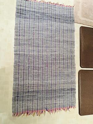 2 ANTI FATIGE MATS, 1-HAND WOVEN RUG, & 1 BATH RUG