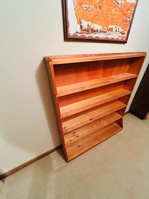 NARROW KNOTTY PINE SHELF, AND OREGAN TRAIL MAP