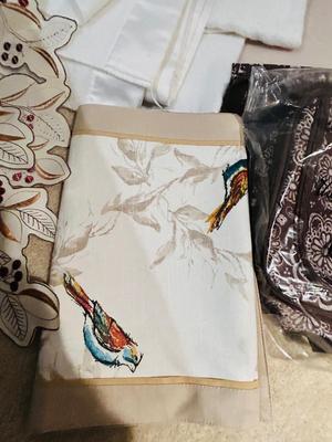 NEW THIRTY ONE BAD, EARTH TONED COLORED BLANKETS, pILLOWS AND TABLE RUNNERS