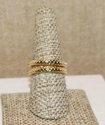 Size 8 ¼ GREEN EYED Snake Ring with BLUE Receding Sized Stones on the Head on a "Scaled" Gold Tone Band (6.6g)