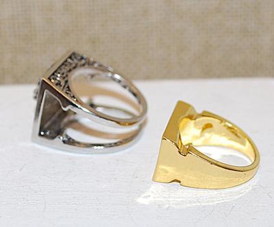 Size 7 ½ Unique Slide-In "HIDDEN COMPARTMENT" LION Face Ring with on a Silver-Tone Band (21.0g)
