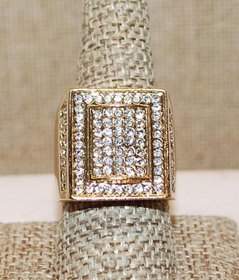 Size 9½ Pre-Owned Rows & Rows of Clear Glittery Stones Party Ring on a Solid Gold Tone Band (16.7g)