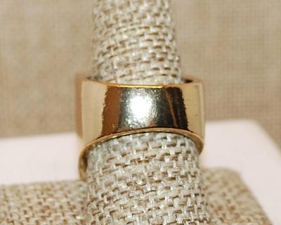 Size 9½ Pre-Owned Rows & Rows of Clear Glittery Stones Party Ring on a Solid Gold Tone Band (16.7g)