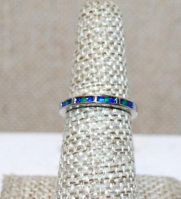 Size 5½ Marked .925 Thin 4 Panel Blue & Green Sections Ring on a Silver Band (2.1g)