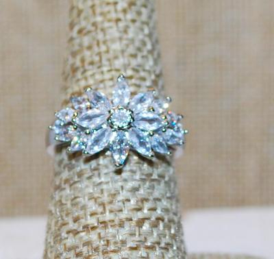 Size 7¼ "Starburst Bouquet" Wedding/Engagement Style Ring on a Silver Tone Band (3.7g)