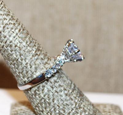 Size 8 Highrise Style Wedding/Engagement Ring with Large Main Stone & Side Accents on a Silver Tone Band (3.6g)