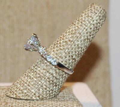 Size 8 Highrise Style Wedding/Engagement Ring with Large Main Stone & Side Accents on a Silver Tone Band (3.6g)