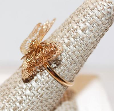 Size 8¾ Delicate Gold Tone Filigree Style Butterfly Ring (2.3g)