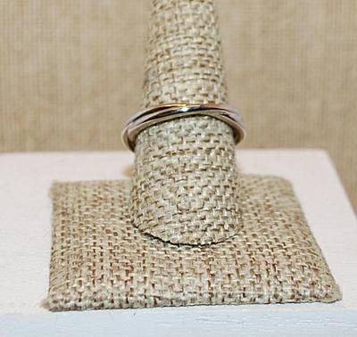 Size 9 Twisted Double Rings No Stones Ring on a Silver Tone Band (3.8g)