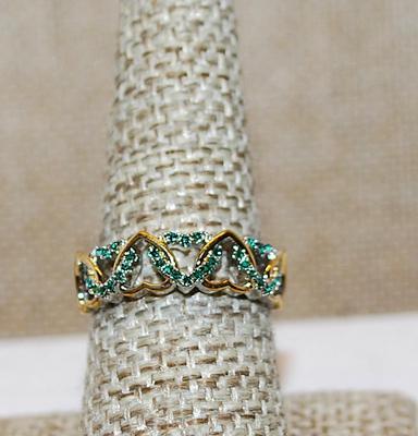 Size 8 Marked .925 Interlocking 2-Tone HEARTS Rings in GREEN Stones on a Silver Band (2.5g)