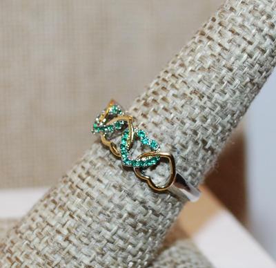 Size 8 Marked .925 Interlocking 2-Tone HEARTS Rings in GREEN Stones on a Silver Band (2.5g)