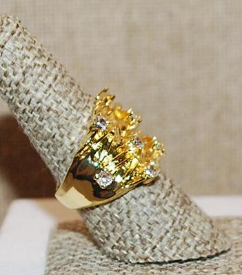 Size 8 Shiny Gold Colored Setting with 10 Clear Round Stones on a "Frond" Gold Tone Band (10.6g)