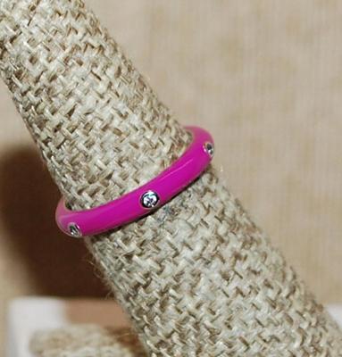 Size 6 Delicate FUCHSIA Enamel Ring with 6 Spaced Accent Stones on a Silver Tone Band (2.1g)