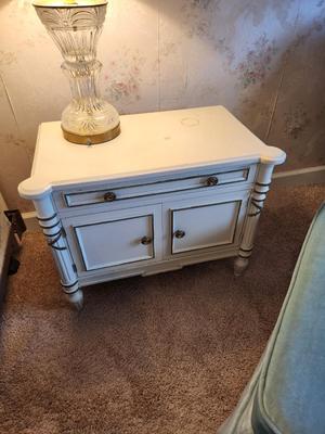 Lot #165 Pair of Vintage French Provincial Style Thomasville Night Stands