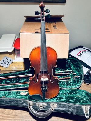ANTIQUE/VTG COPY OF ANTONIUS STRADIVARIUS VIOLIN IN A HARD SIDED CASE