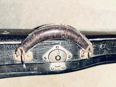 ANTIQUE/VTG COPY OF ANTONIUS STRADIVARIUS VIOLIN IN A HARD SIDED CASE