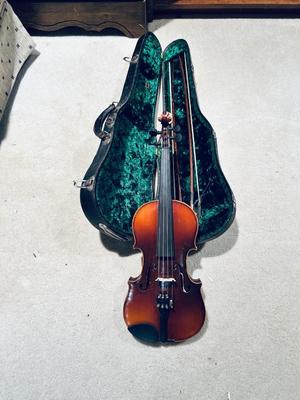 ANTIQUE/VTG COPY OF ANTONIUS STRADIVARIUS VIOLIN IN A HARD SIDED CASE