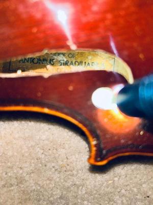 ANTIQUE/VTG COPY OF ANTONIUS STRADIVARIUS VIOLIN IN A HARD SIDED CASE